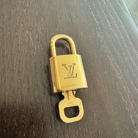 Beautiful Louis Vuitton Lock And Key 🔐 - Picture 3 of 3